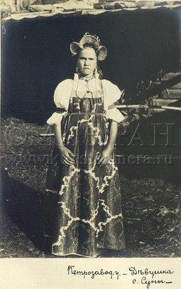 Название:
Девушка в традиционном празднчином костюме
Этническая принадлежность:
карелы (карьяла)
Время съемки:
Начало XX века
Место съемки:
Карелия, Кондопожский р-он, Усть-Суна д. (Петрозаводский уезд)
Автор:
Круковский Михаил Антонович
Собиратель:
Круковский Михаил Антонович, писатель, переводчик, географ, этнограф
Тематическая принадлежность:
Быт, костюм, по половозрастному признаку, женский. Быт, костюм, составные части, головной убор
Жанр:
портрет, индивидуальный, женский