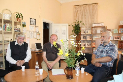 «Правда в памяти». Литературный вечер в Усть-Уде. В Межпоселенческой центральной библиотеке Усть-Удинского района им. В. Г. Распутина. 
На встрече с земляками В. Г. Распутина.