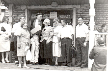 Комин Виталий Васильевич (четвертый слева – Евгений Евтушенко, седьмой слева – Виталий Комин)