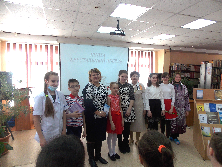 «Хрустальный лебедь». Презентация книги Валентины Астапенко. Участники инсценировки книги с автором Валентиной Астапенко