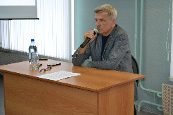 «Читайте больше добрых сказок!». Встреча с Е. Хохряковым